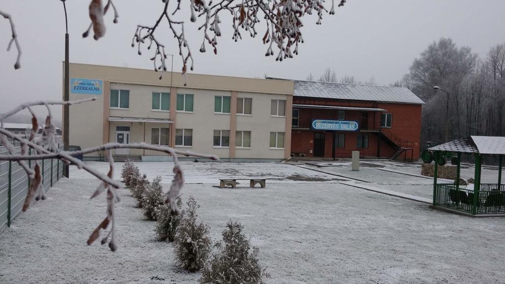 Viesu Maja Ezerkalns Hotell Krāslava Exteriör bild