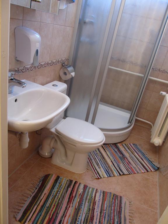Viesu Maja Ezerkalns Hotell Krāslava Exteriör bild