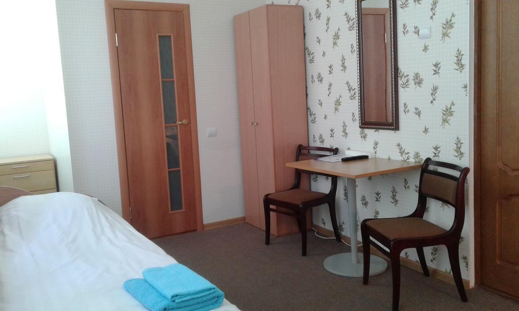 Viesu Maja Ezerkalns Hotell Krāslava Exteriör bild