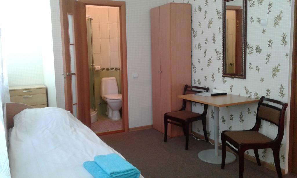 Viesu Maja Ezerkalns Hotell Krāslava Exteriör bild