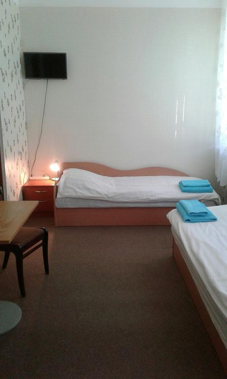 Viesu Maja Ezerkalns Hotell Krāslava Exteriör bild