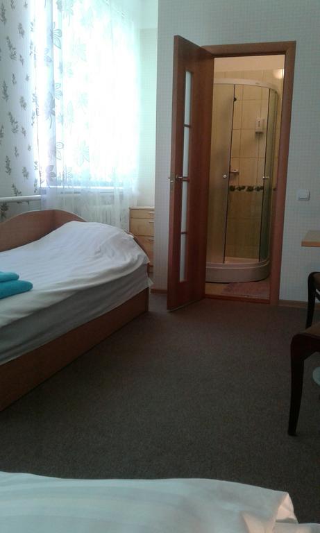 Viesu Maja Ezerkalns Hotell Krāslava Exteriör bild