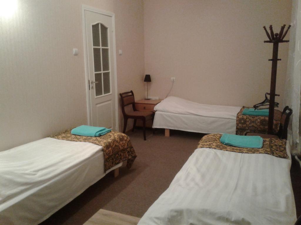 Viesu Maja Ezerkalns Hotell Krāslava Exteriör bild